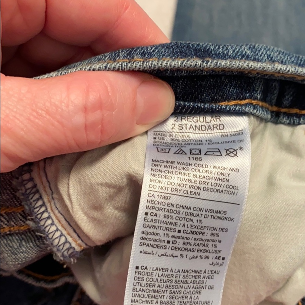 Old Navy embroidered jeans boyfriend strait 2 reg - Picture 3 of 8